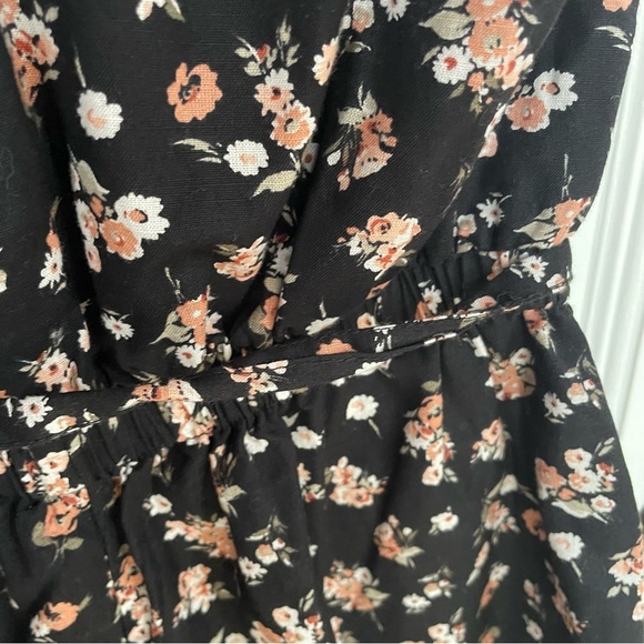 ABERCROMBIE & Fitch Floral Romper wrap top Sz Medium Black Floral Spring cotton - Picture 9 of 10
